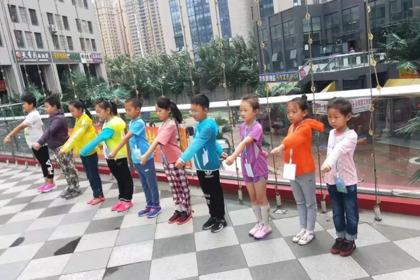 各位同学请集合！请道一声“谢谢老师”，暑期活动再精彩也要回来上课啦！