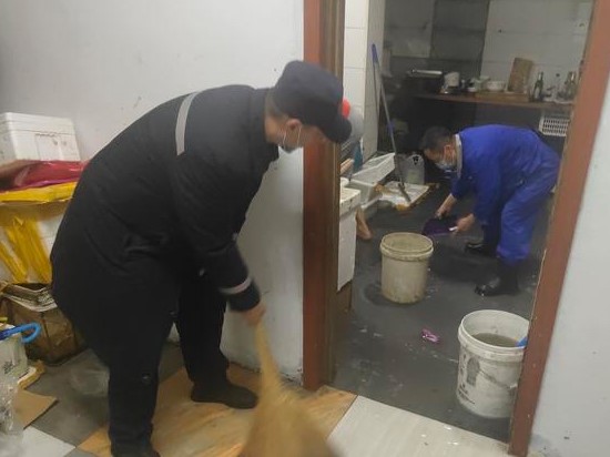 欣汇龙物业｜深夜业主家中跑水，物业