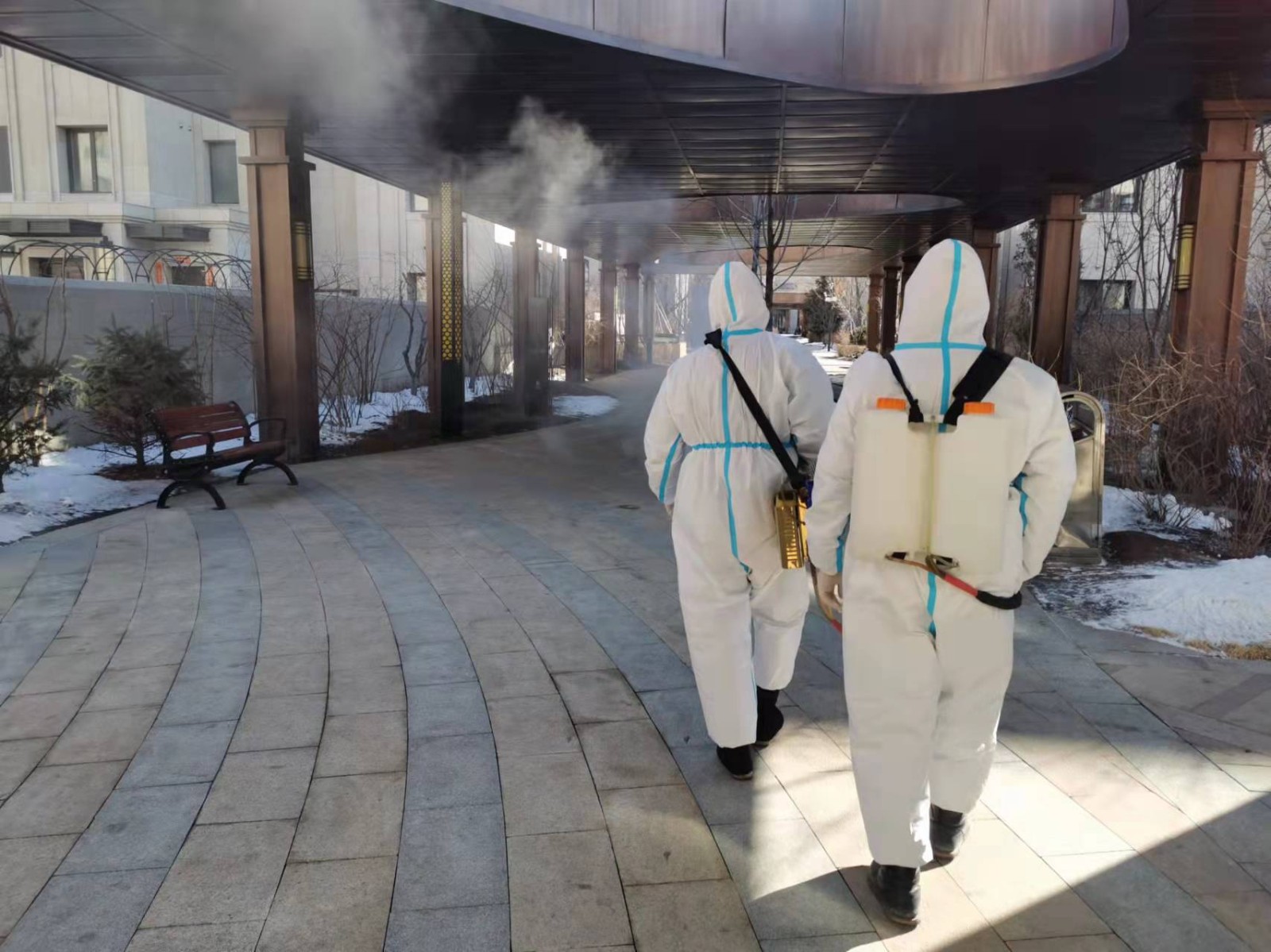 欣汇龙物业：送餐、喂猫、帮订菜、疏通马桶......他们化身“全能守护侠”