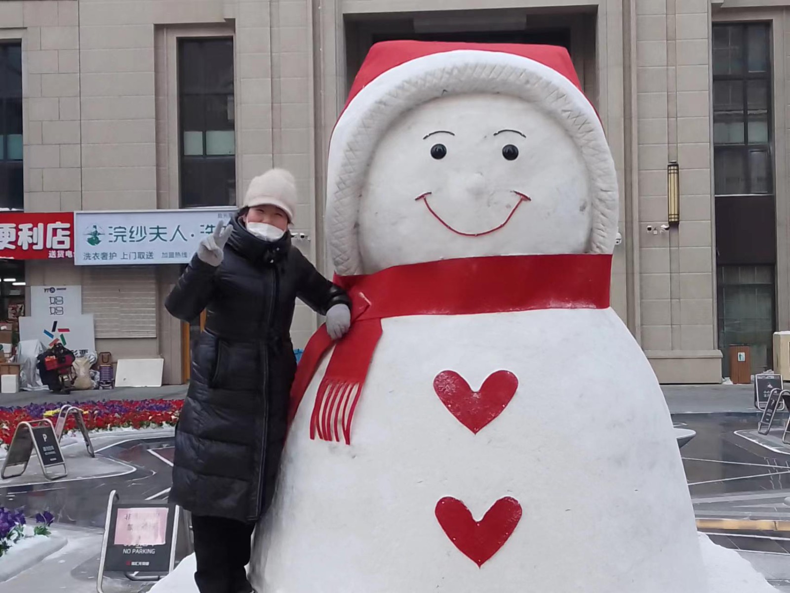 羡了！这个小区把江畔网红大雪人“搬”到家门口