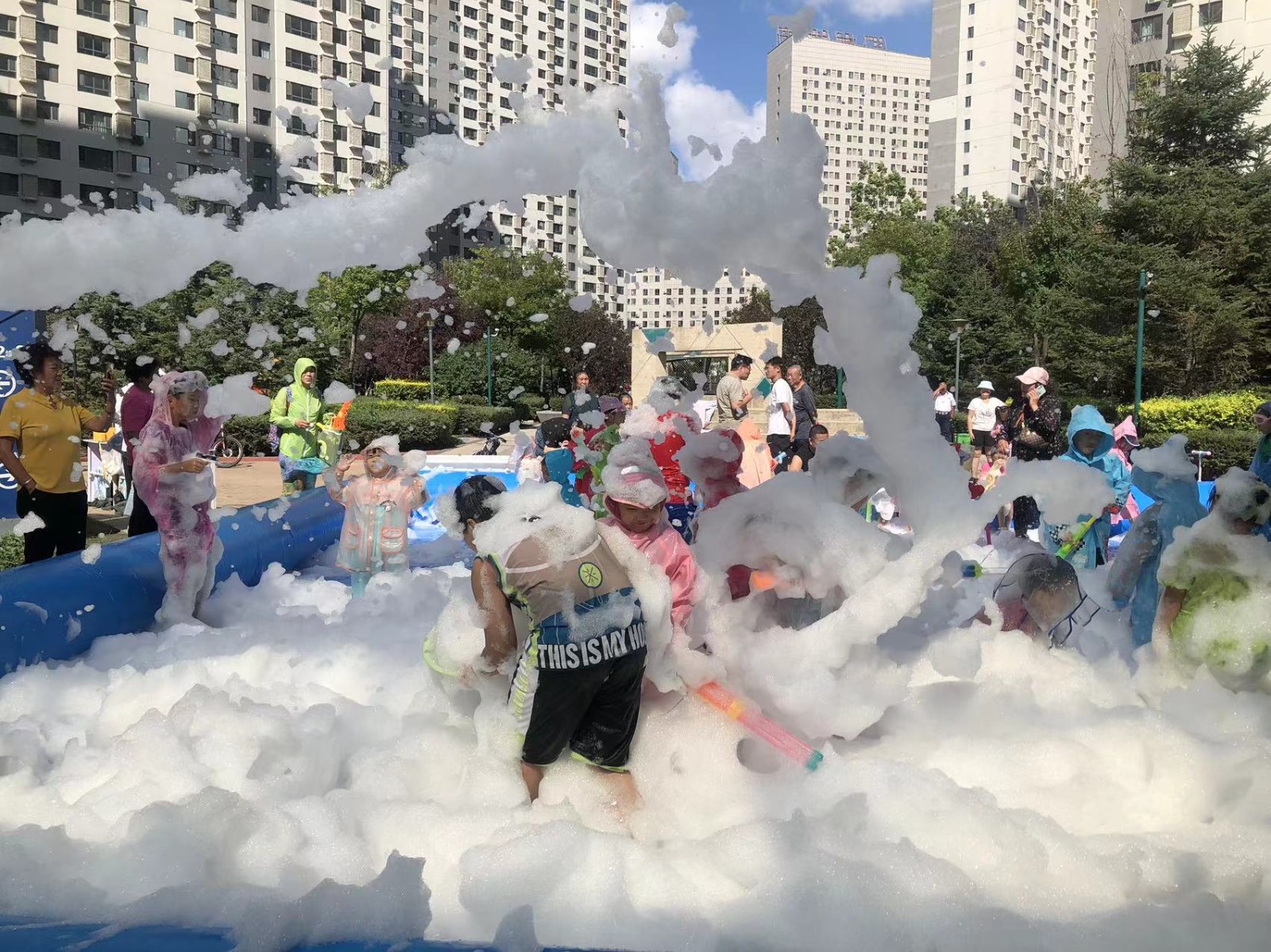 夏日限定|欣汇龙物业抓住夏天的尾巴——泡泡大作战 乐不思“暑”