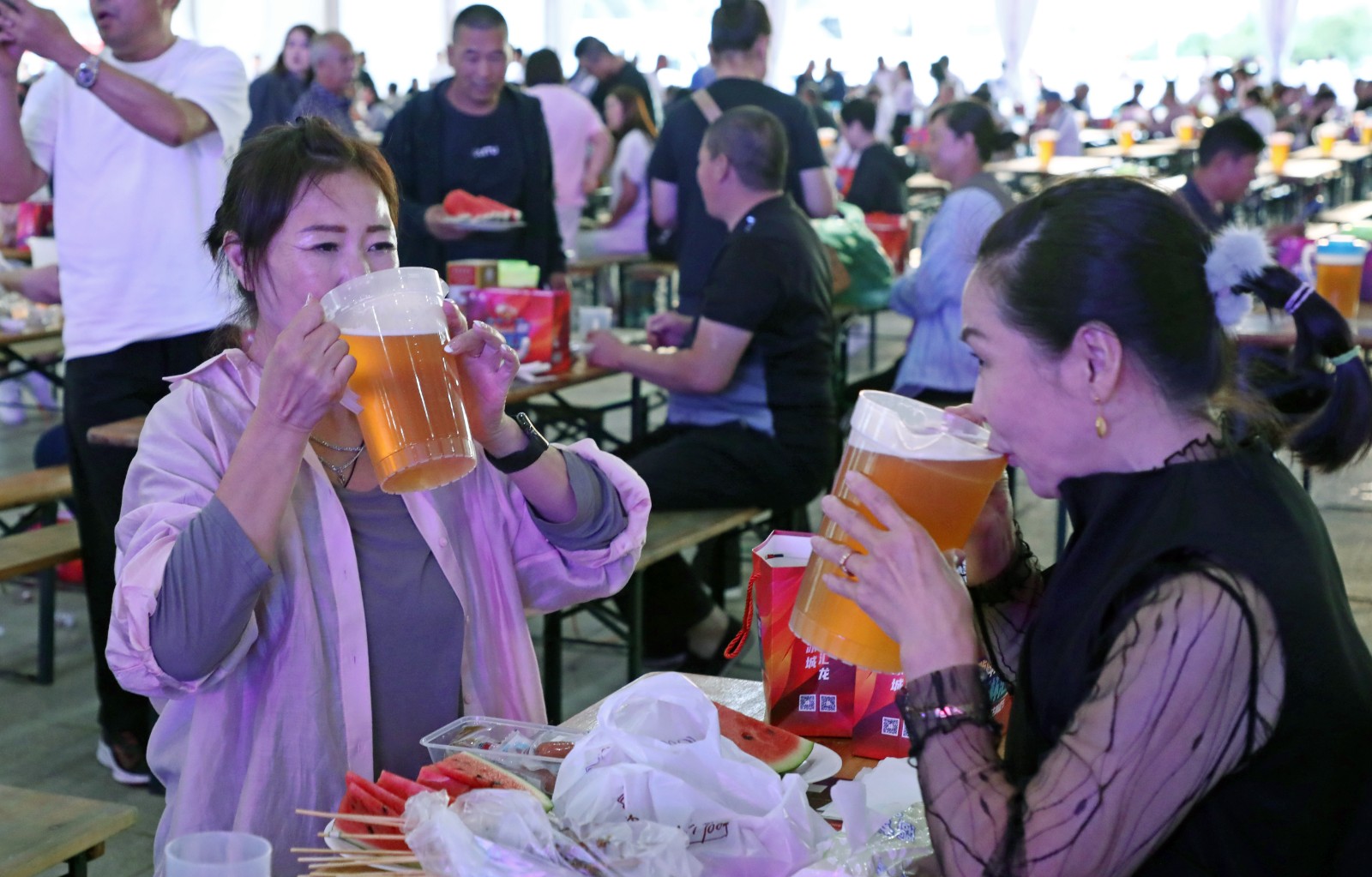 第九届汇龙业主啤酒节9月8日晚举行