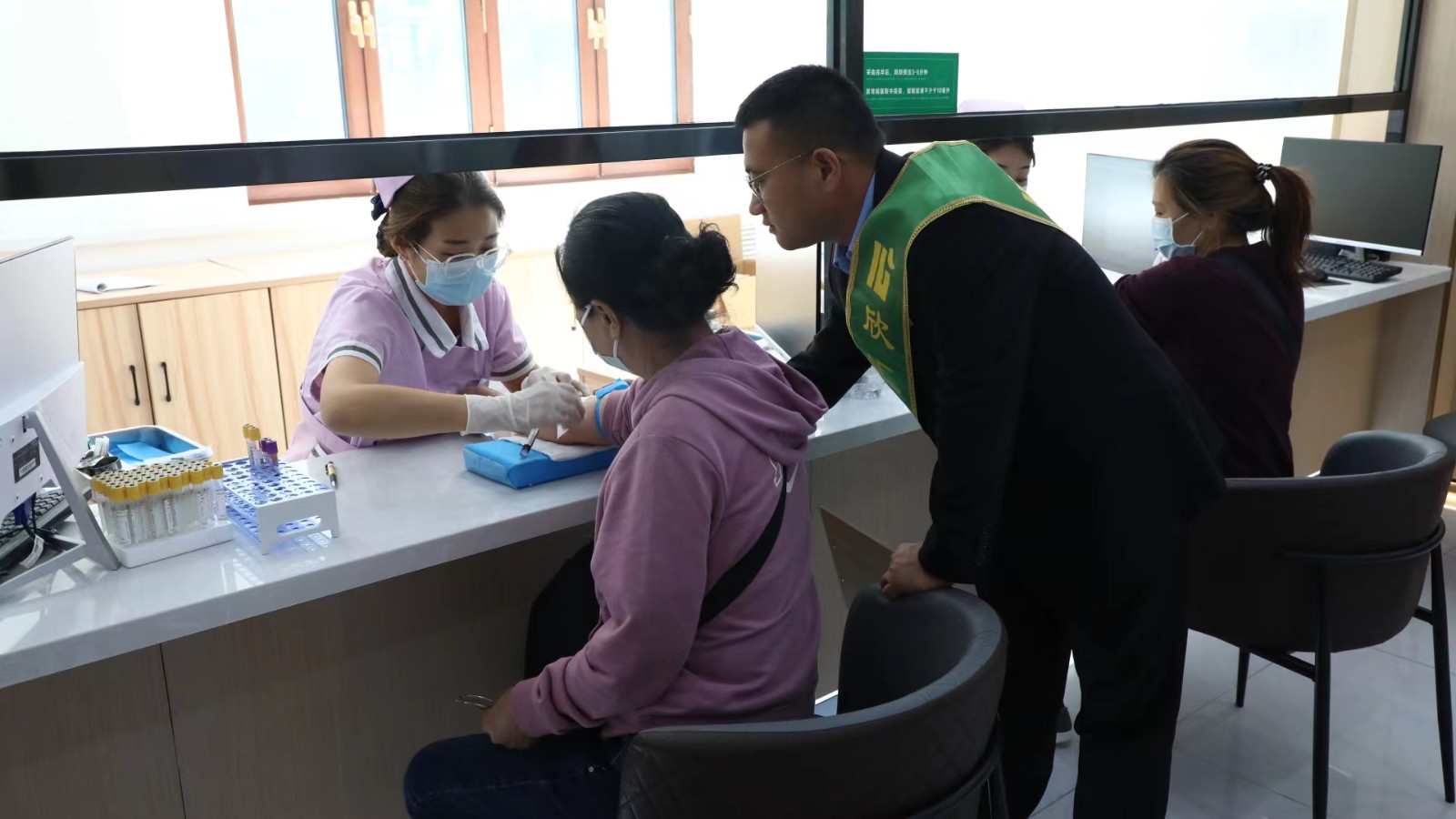 中秋送健康 体检暖人心 欣汇龙把服务做到业主心坎上