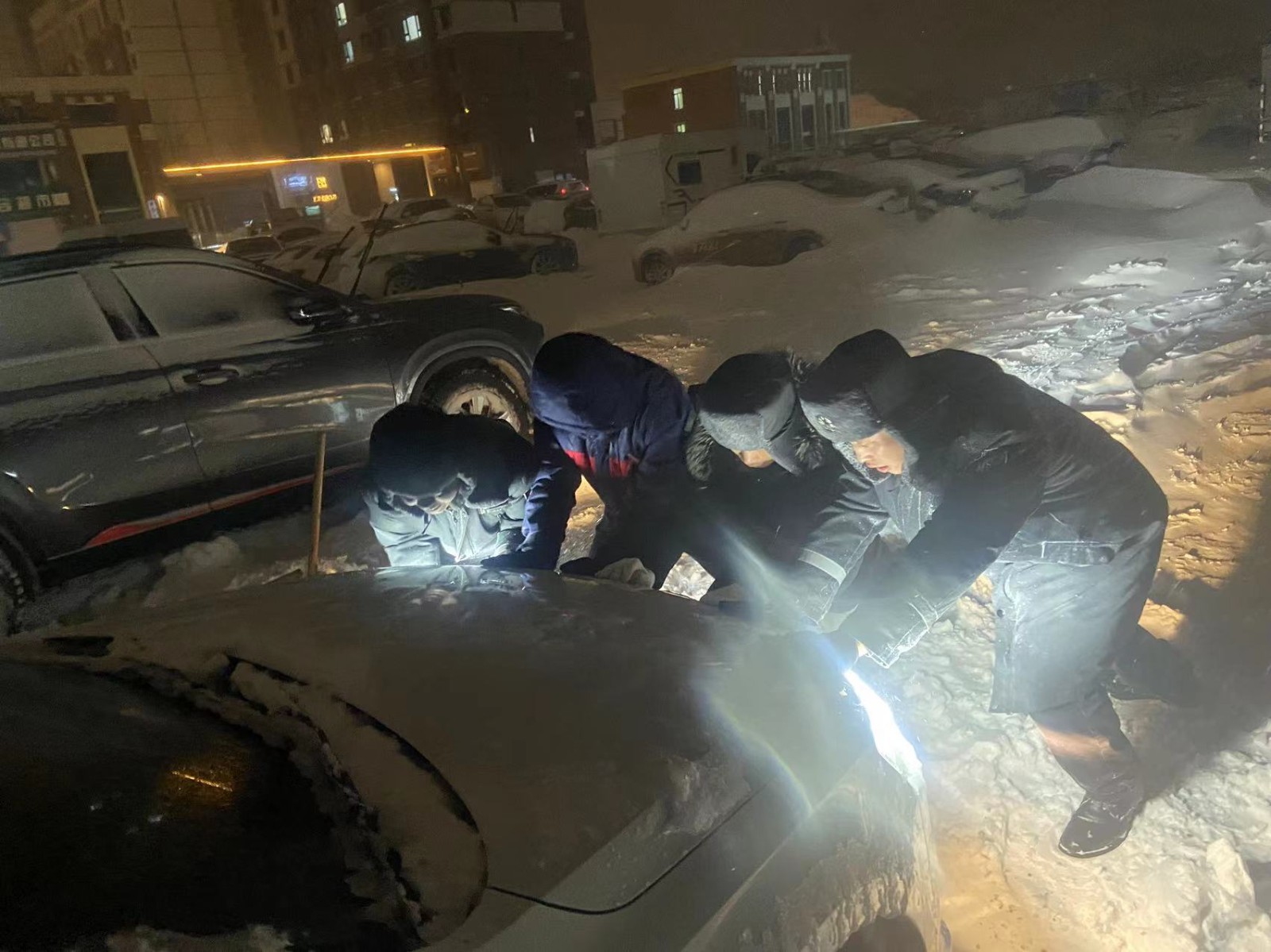 冰天雪地里，最暖的瞬间都在这里……