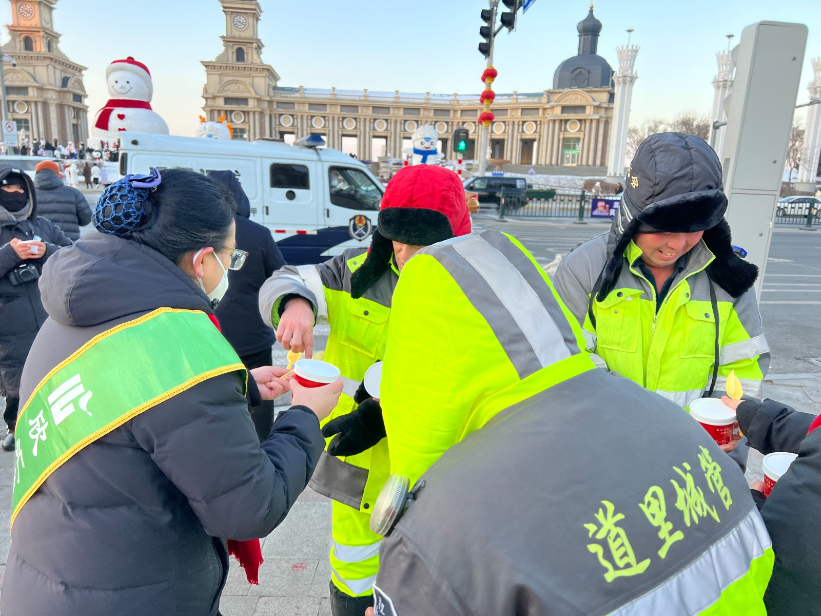 最热乎的尔滨“仪式感”|欣汇龙物业邀南方小金豆共饮腊八粥