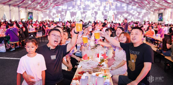 有一种幸福叫“别人家的啤酒节”！冰城万名业主齐聚一堂举杯“嗨啤”