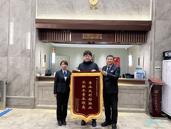 地下车库车辆自燃……小区保安及时处置化险为夷