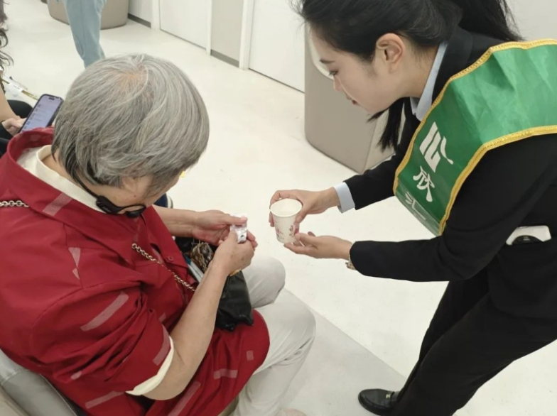 暖心！中秋节，这家物业为万名业主“送健康”