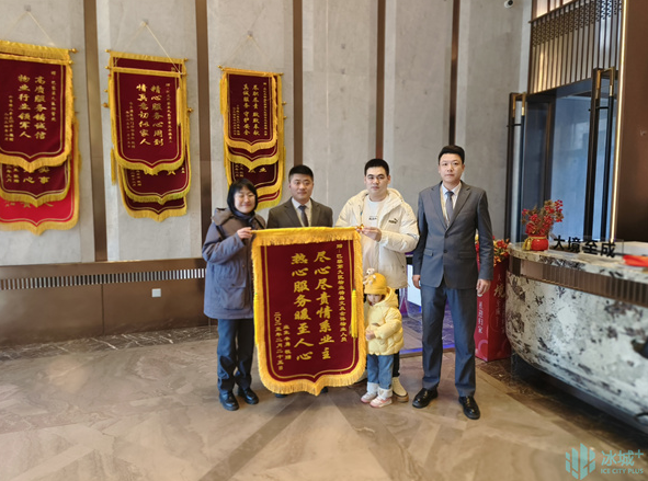 幼儿突发高烧惊厥，物业紧急送医护平安