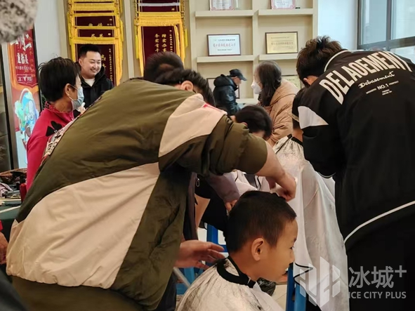 二月二 “龙抬头”丨物企家门口服务，解决业主“头等大事”