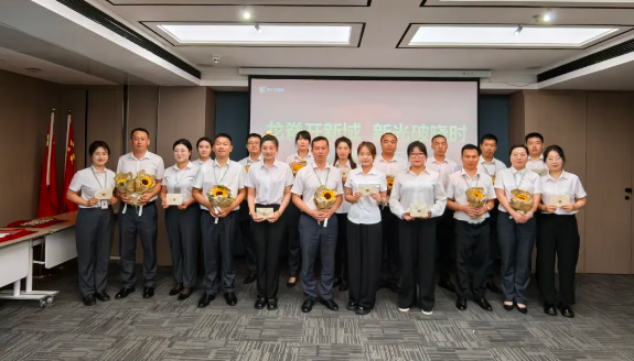 龙脊开新域 欣光破晓时 | 欣汇龙物业2025年师徒见面会圆满礼成