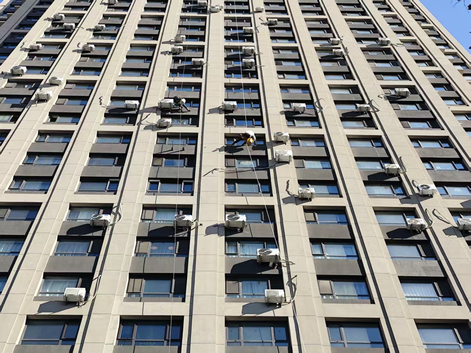 点亮窗景，温暖归家路！欣汇龙物业“2025彩虹计划”温情启动