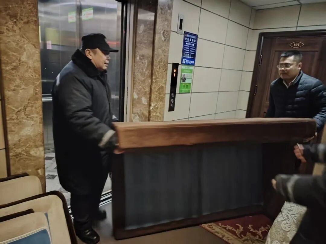 “春安行动”｜16小区亮剑，清理楼道杂物，筑牢消防安全防线！