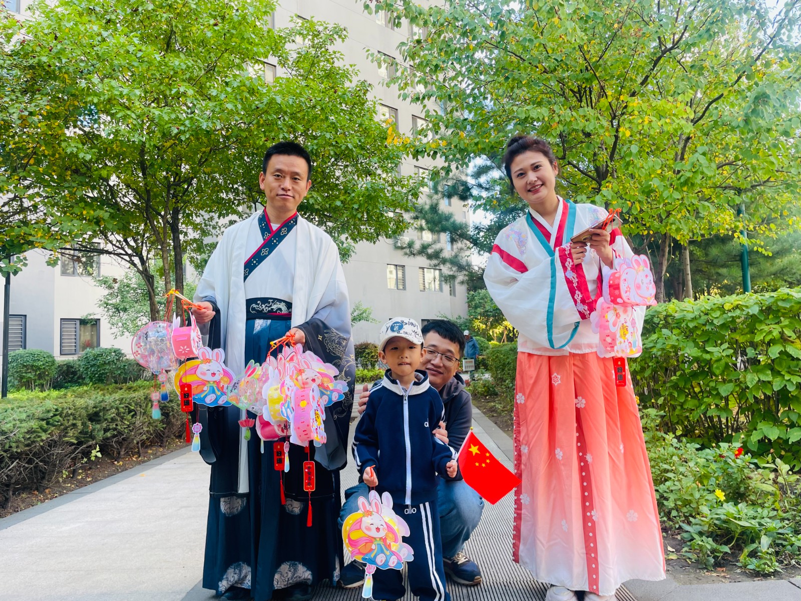 【庆双节】欣汇龙物业 | 以“人文服务 + 业主共建”解锁园区幸福密码